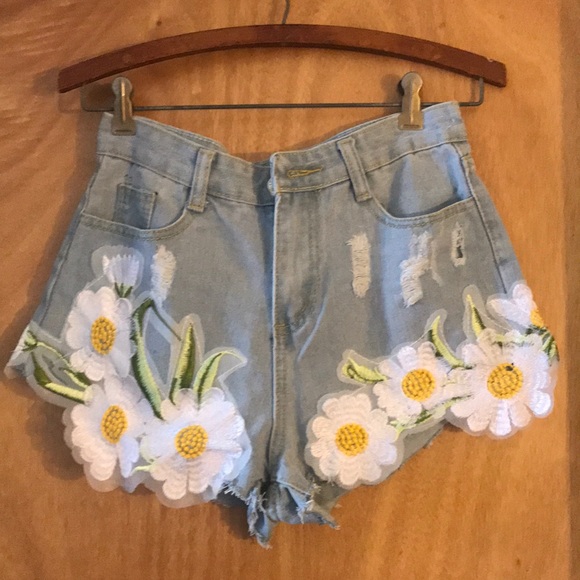 Denim - 🌼Just In🌼Daisy in Vintage Jean Shorts